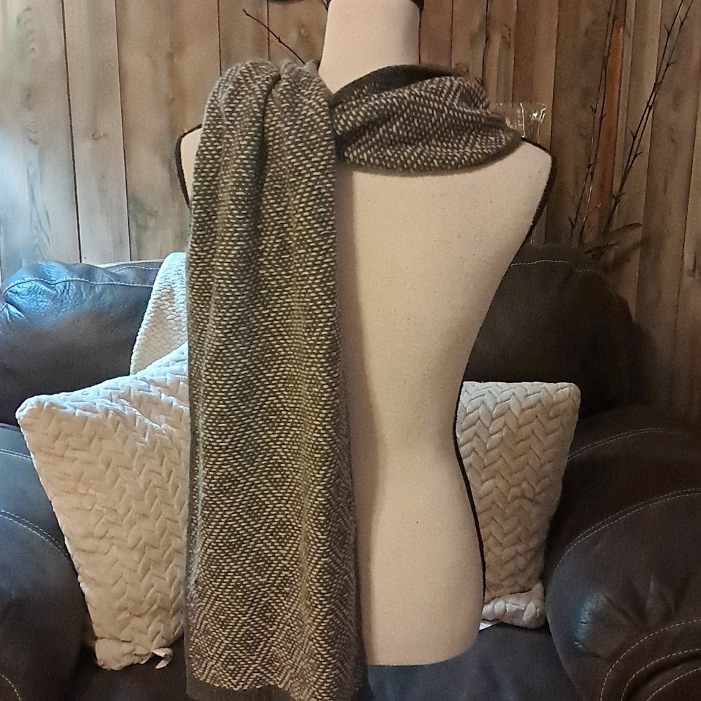 Bloomingdale's Men's Herringbone Chevron Scarf Wool/Cashmere Blend Long Gray NWT